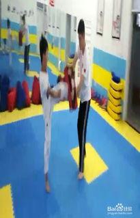 踢月腿视频,跟随视频轻松学会优雅舞姿